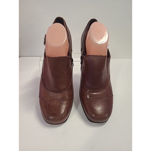 Clarks Bendables Ankle Boots 11M Casual Zip Bootie Brown Leather Heels Buckle - Picture 5 of 13